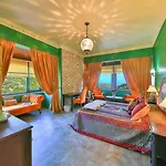 فندق Cetmihan 4*